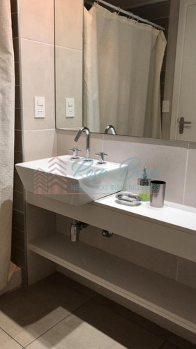 Apartamento En Brava, 1 Dormitorio Alquiler Anual- Ref: 2527