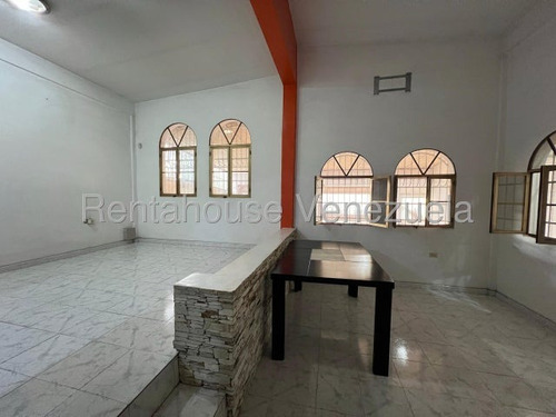 Casa En Venta Urb. Piñonal #25-17208 Rm