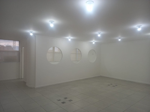 Excelente Sala Comercial Próxima Ao Metrô República, Na Av. Ipiranga 318, Com 148 M2 Mais 33,26 M2 De Área Comum. Imóvel Conta 7 Ares-condicionados, 4 Elevadores, 3 Banheiros, Segurança No Condomínio