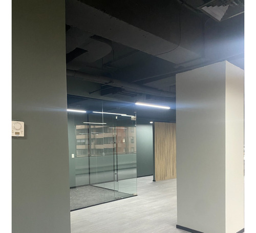 Excelente Oficina Ubicada En El Sector El Golf Las Condes