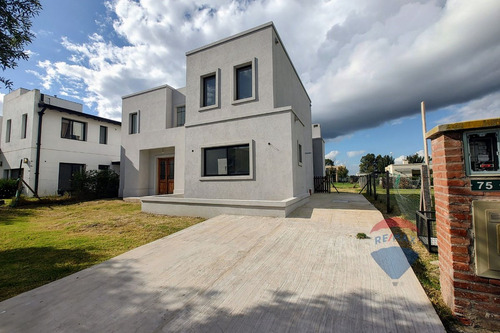 Venta Casa Barrio Santo Tomas Pilar 4 Amb
