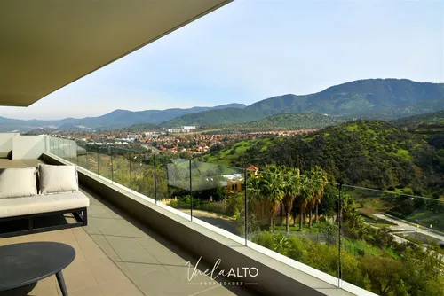 Departamento En Venta De 4 Dorm. En Lo Barnechea / 3 Estac.
