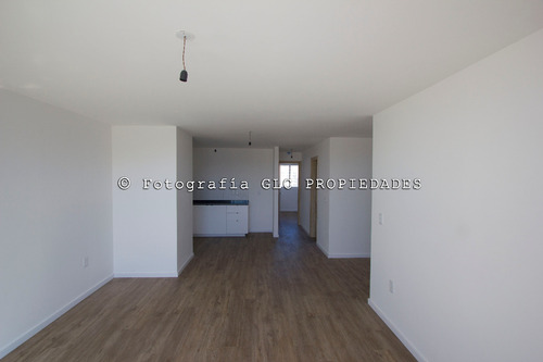 Venta De Penthouse De Dos Dormitorios En Montevideo, Cordón Con Gran Terraza Y Parrillero. Con Cochera Doble.