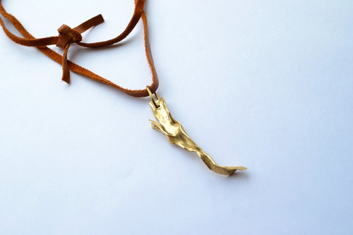 Imagen 7 de 7 de Collar Minimalista Dorado En Bronce Y Cuero, Joya, Cod1