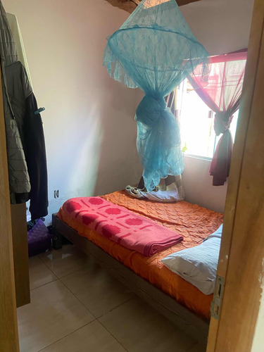 Casa Com 2 Quartos Cozinha Banheiro Garagem