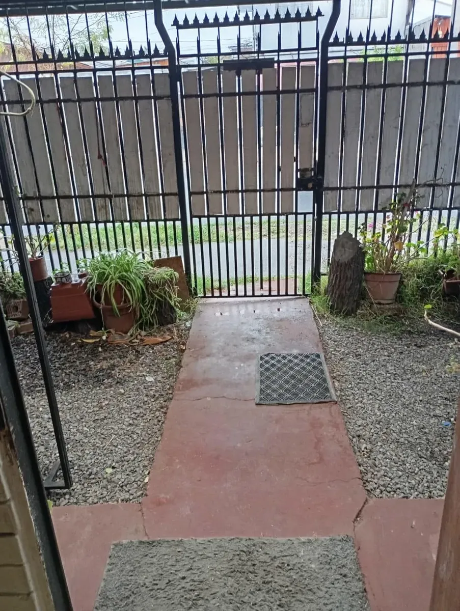 Imagen 2 de 22 de Casa Esquina En Pasaje Cerrado 3 Dormitorios, 1 Baño