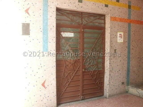 Imagen 8 de 14 de Ramiro E. Ruiz Vende Local Los Chaguaramos Mls #21-25004