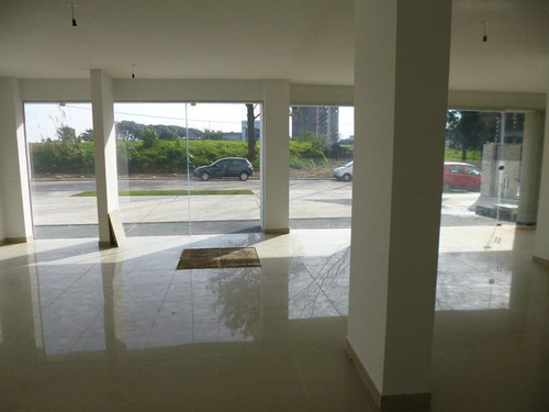 Venta De 3 Locales Comerciales A Estrenar En Buceo Frente Plaza Italia