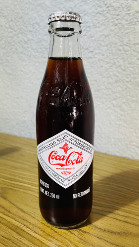 Colección De Botellas De Coca Cola