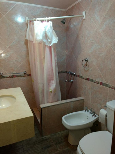 Imagen 7 de 16 de Casa En Venta 4 Ambientes- Villa Tesei- Con Buen Fondo Libre- Permuta Mayor Valor