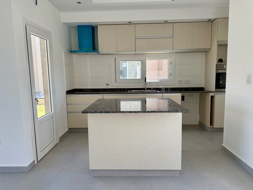 Casa En Una Planta En Venta En Barrio Privado San Felipe, Canning. Oportunidad!!!
