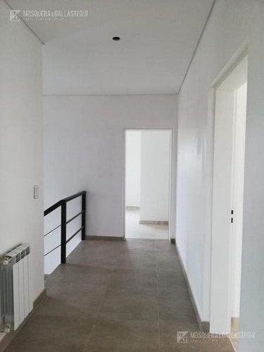 Imagen 11 de 30 de Muy Linda Casa Moderna En San Eduardo - Pilar Del Este
