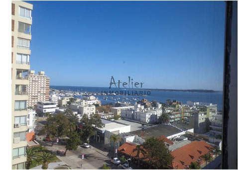 Venta De Apartamento Piso Alto Con Vista Al Puerto, Punta Del Este