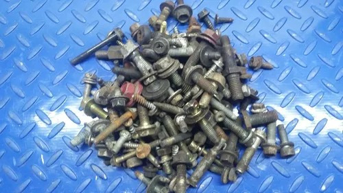 Kilo De Tornillos Automotrices Varios Tamaños (Usado)