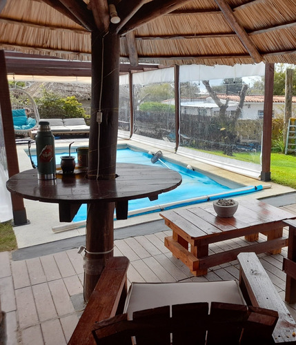 Casa Piscina Climatizada A 34 Grados, Con Cerramiento En Pvc. En Parque Del Plata