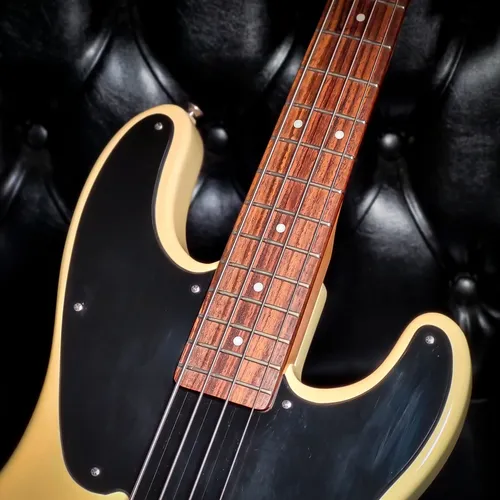 Baixo 4 Cordas Squier Fender Precision Signature Mike Dirnt Baixo 4 Cordas Squier Fender Precision Signature Mike Dirnt