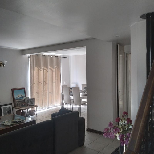 Habitación En Casa A Compartir/baño Privado