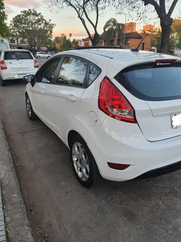 Imagen 6 de 12 de Ford Fiesta Kinetic Design 1.6 Design 120cv Titanium