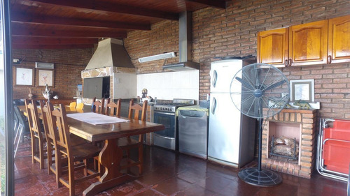 Imagen 23 de 30 de Venta · Casa · 4 Dormitorios · Patio · Quincho Completo · Terraza · Remodelada · Alberdi