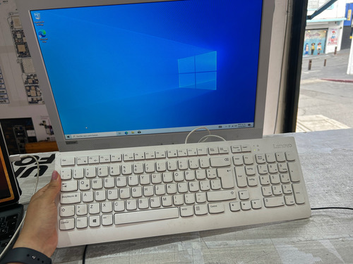 Lenovo Ideacentre A4 Blanco
