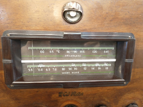 Imagen 2 de 10 de Antigua Radio Capilla Rca Victor Funciona Ver Video
