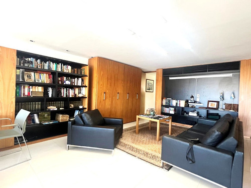 Venta De Oficina Con Vista Al Mar En Ciudad Vieja