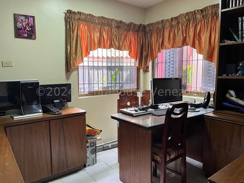 Casa En Venta Calle Cerrada Y Planta Eléctrica Urb Prebo Ii Mls #25-18081 LG