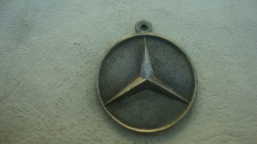 Medalla Mercedes Benz En Metal 2,7cm Diametro X 2mm