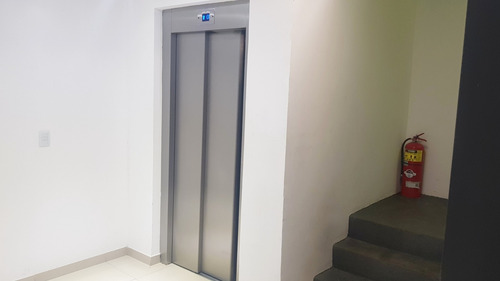 Imagen 4 de 14 de Vera Al 900, Villa Crespo. Monoambiente Divisible. Contrafrente. Muy Moderno. Balcón Con Vista Abierta. Superficie 39 M2. Piso 4. Muy Luminoso. Casi Nuevo. Baño Completo. Yacuzzi. Parrilla. Solarium