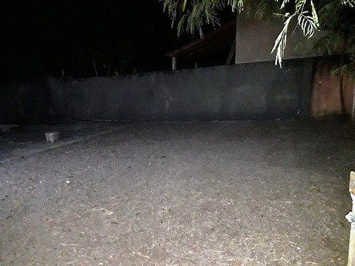 Oportunidade Imperdível! Vendo Casa Em Araruama São Vicente Na Região Dos Lagos-rj 1 Quarto-suíte Garagem Coberta(1 Vaga) E Descoberta(3 Vagas) Quintal Grande Com Frutíferas Varandão Em L