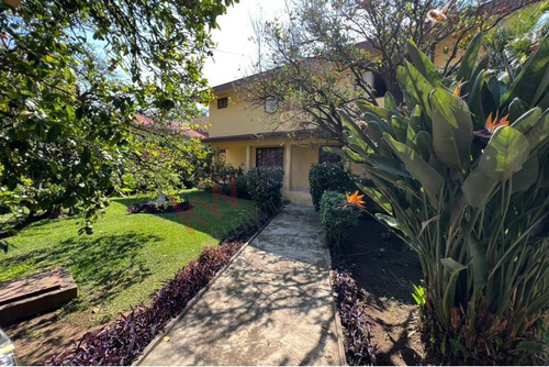 Excelente Casa A Dos Cuadras Del Colegio Americano, Teopanzolco Y Av San Diego