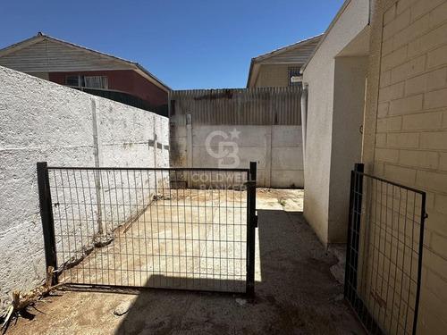 Acogedora Casa Familiar En Villa Regiones De España
