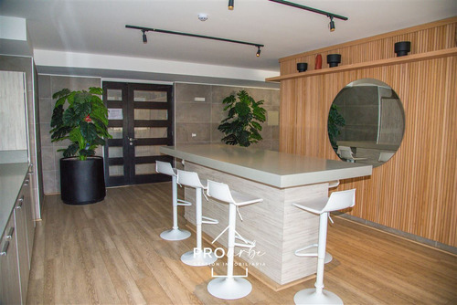 Departamento En Arriendo De 3 Dorm Con Patio Privado