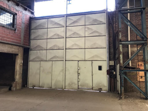 Imagen 3 de 4 de Importante Inmueble Industrial Con Salida A Dos Calles