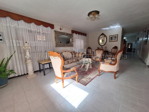 Venta De Casa En La Candelaria Maracay Aragua 25-201 Irr