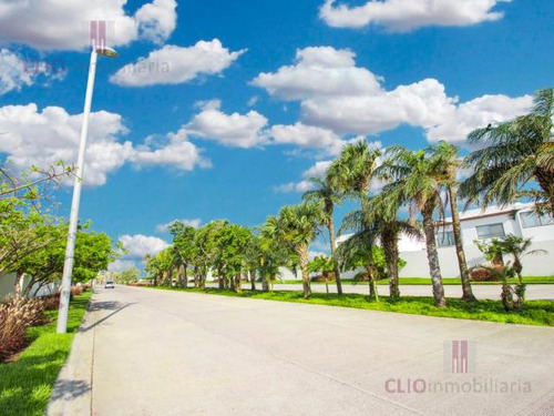 Gran Terreno En Punta Tiburón Frente Al Campo De Golf