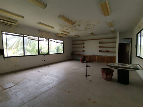 Imagen 12 de 30 de Terreno Comercial / Industrial Con Oficinas Y Galera