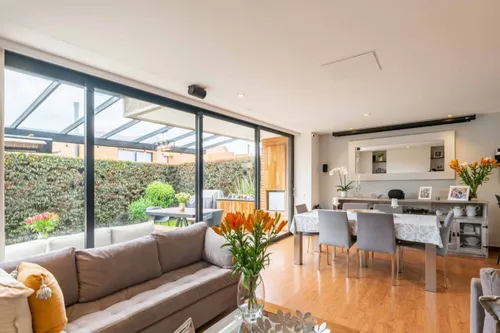 Casa En Venta En El Tejar. Cod V22949