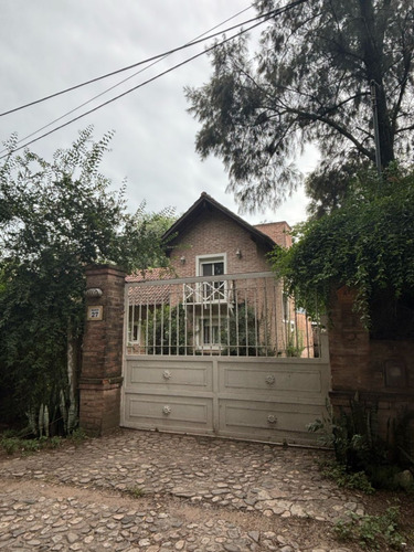 Villa Allende Golf. Casa En Venta De 3 Dormitorios Cochera, Pileta Y Gran Parque