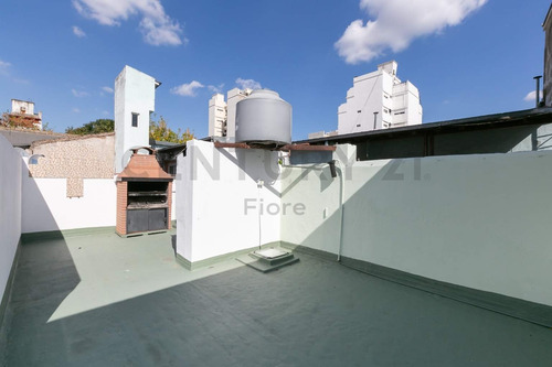 Venta Ph 2 Ambientes Con Patio, Terraza Y Parrilla Propia. Barracas