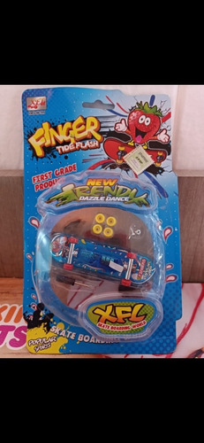 Imagen 4 de 5 de Patineta De Dedo Con Luz Y Accesorios Finger Xfl