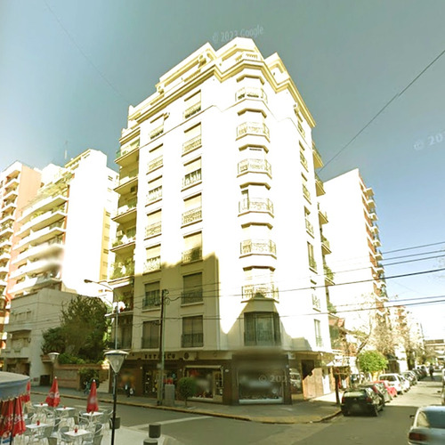 Departamento 4 Ambientes, Semipiso De 102 M2, En Edificio De Categoría. Piaggio 106 Avellaneda.