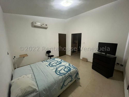 Imagen 8 de 27 de Casa En Venta En Valles De Camoruco Valencia 22-15578 Gerardo Guillén Rentahouse