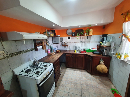 Amplia Casa 3 Amb + Depto Fondo 2 Amb Prox Av Marquez