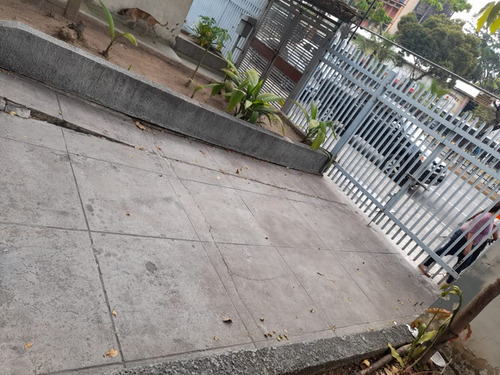 Imagen 7 de 7 de Yb 04149448811 Vende Local En La Av Andres Bello De Caracas