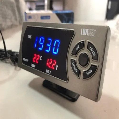 Imagem 5 de 5 de Digital Relogio 2 Usb Termometro Para Carro Com Voltimetro