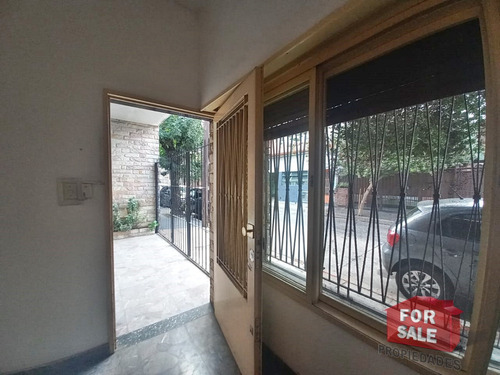 Imagen 3 de 11 de Ph De 2 Ambientes Para Uso Profesional, En Planta Baja.