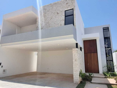 Casa En Venta En Residencial Lenora, Temozón Norte
