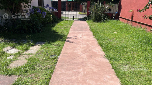 Chalet En 1 Planta, 2 Amb. + Ph 2 Amb. Con Patio, Parrilla, Garaje Y Jardín