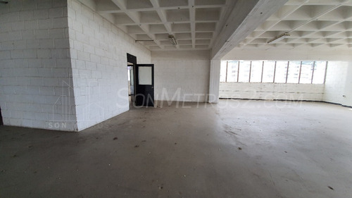 Imagen 2 de 25 de Edificio Deposito Oficina Industrial En Alquiler Boleita Norte